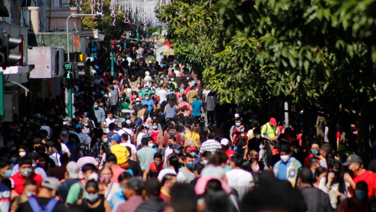 Expertos habían advertido de que la época navideña y de Fin de Año podrían incrementar los casos de coronavirus en el país. (Foto: Hemeroteca PL)