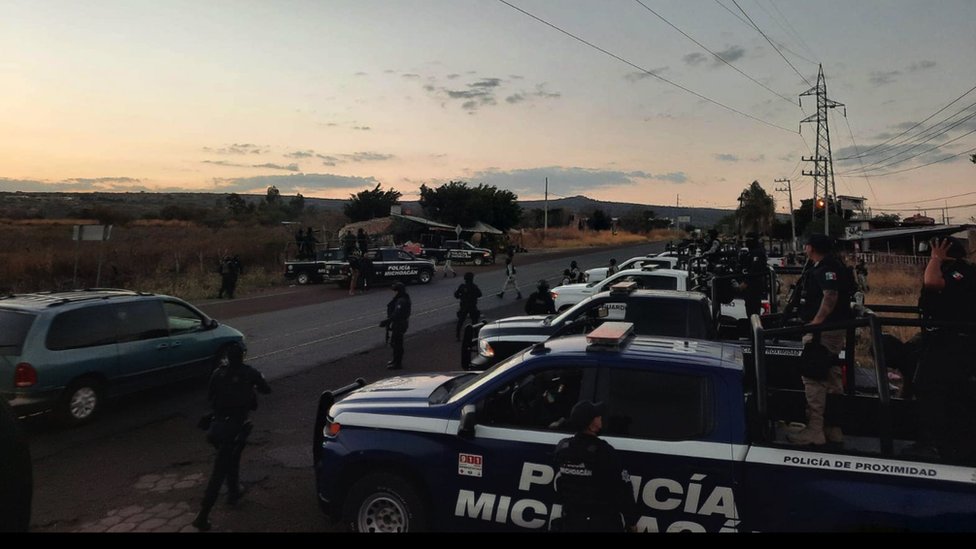 La Secretaría de Seguridad de Michoacán desplegó este domingo junto a Ejército y Guardia Nacional, un dispositivo de seguridad para hallar a los responsables del crimen. SECRETARÍA DE SEGURIDAD DE MICHOACÁN