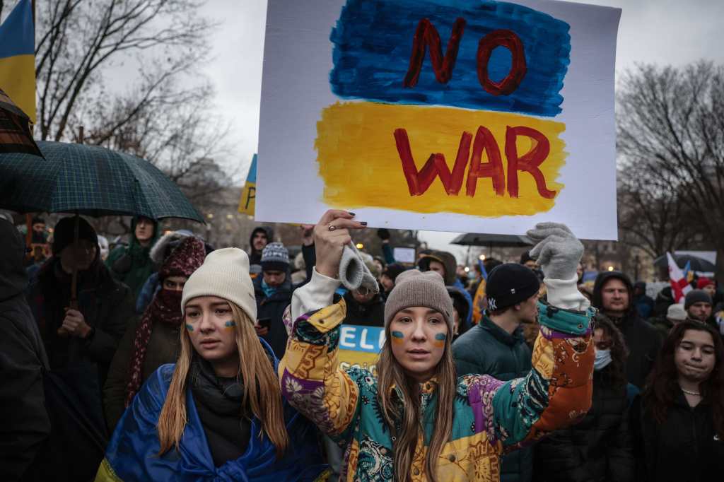 Protestas en Washington, EE. UU., por la invasión a Ucrania. (Foto Prensa Libre: AFP)