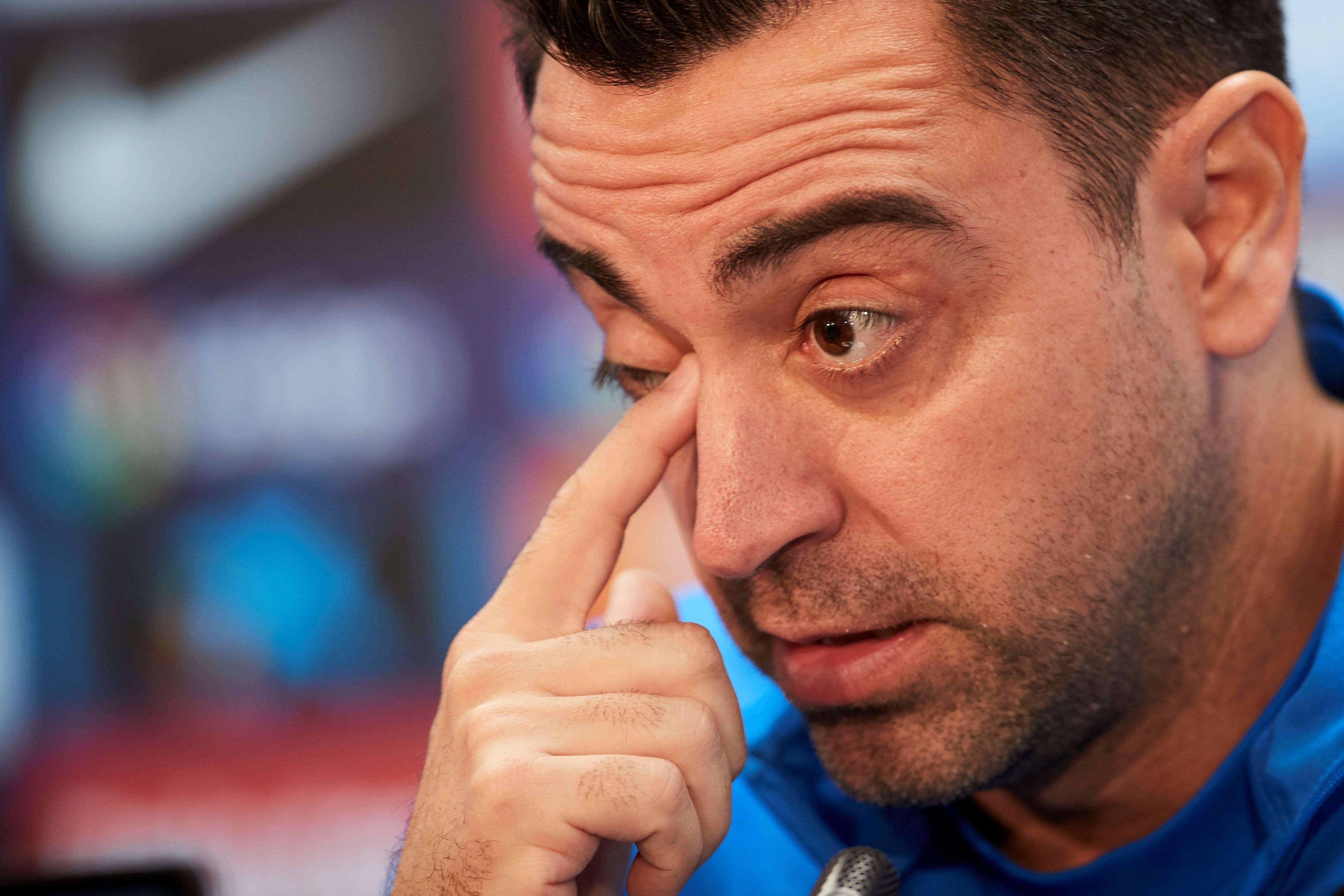 El entrenador del FC Barcelona Xavi Hernández durante la rueda de prensa tras el entrenamiento del equipo previo a enfrentar al Atlético de Madrid. (Foto Prensa Libre: EFE)