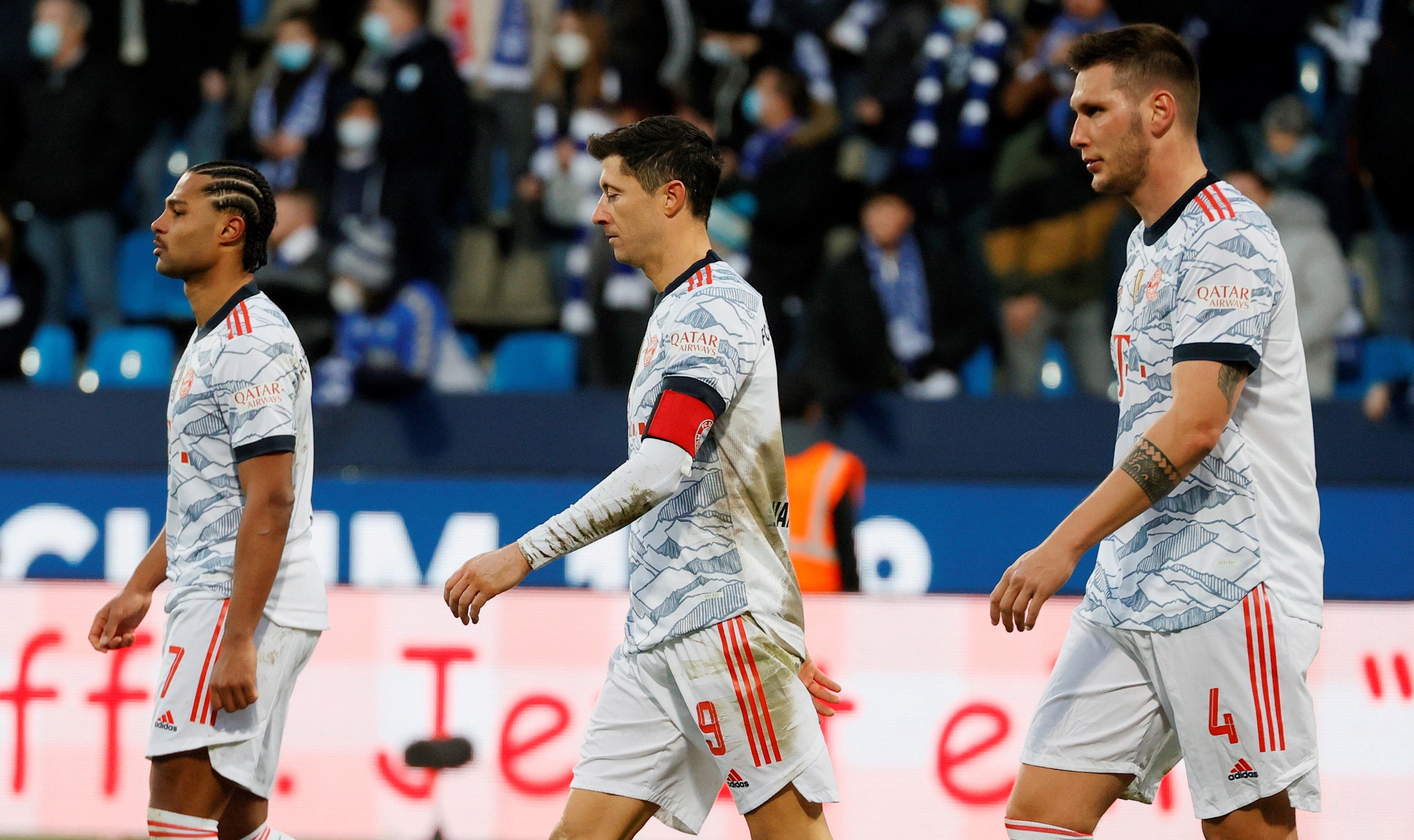 Los jugadores del  Bayern Munich después de ser goleados por el VfL Bochum. (Foto Prensa Libre: EFE)