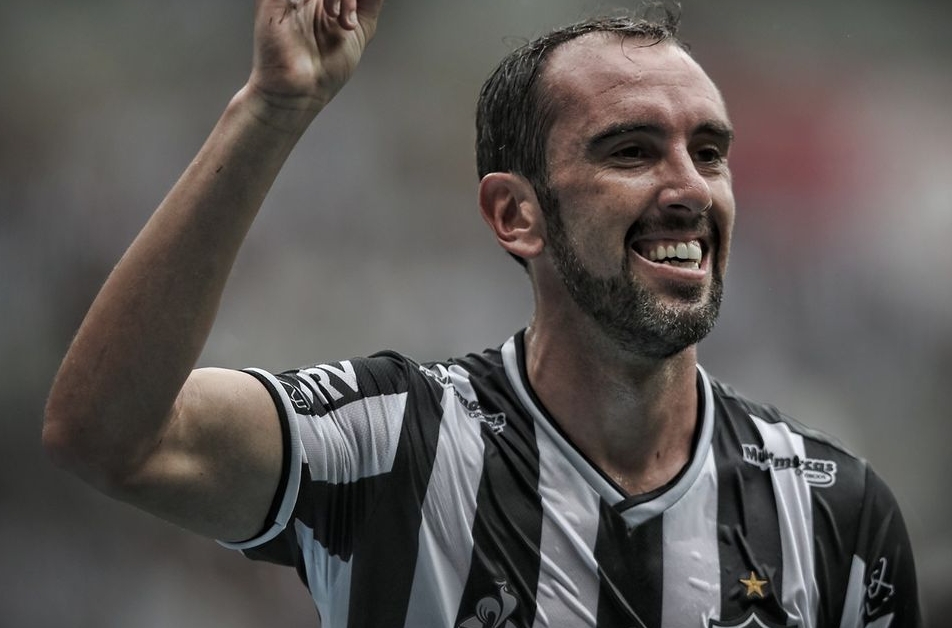 El defensa uruguayo Diego Godín celebrando su primer tanto con Atlético Mineiro. (Foto Prensa Libre: Facebook)