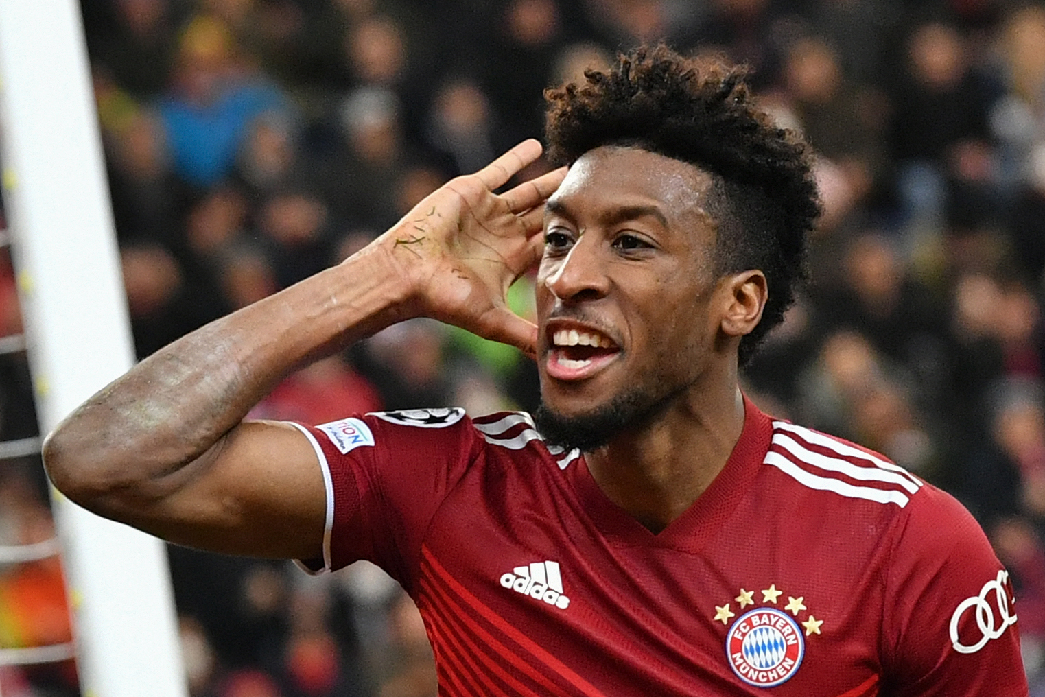 El delantero francés Kingsley Coman celebra el 1-1 definitivo ante el Salzburgo. El gol llegó al minuto 90. Foto Prensa Libre: AFP.