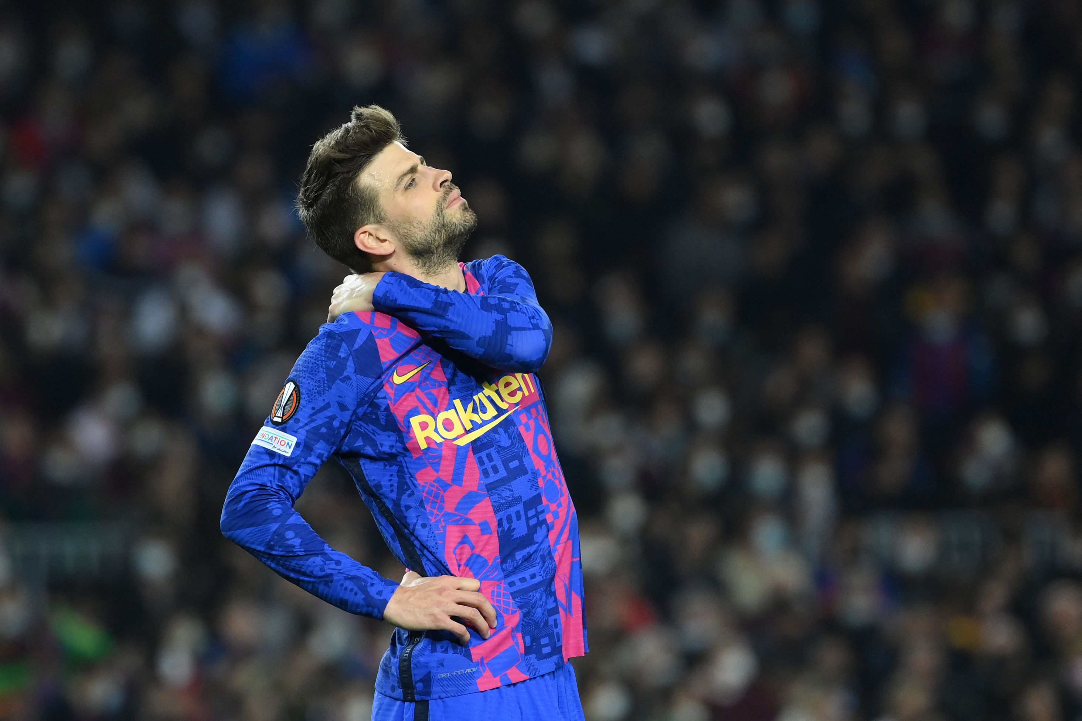 Piqué confía en el trabajo que está realizando el Barcelona y asegura que los títulos comenzarán a llegar. (Foto Prensa Libre: AFP)