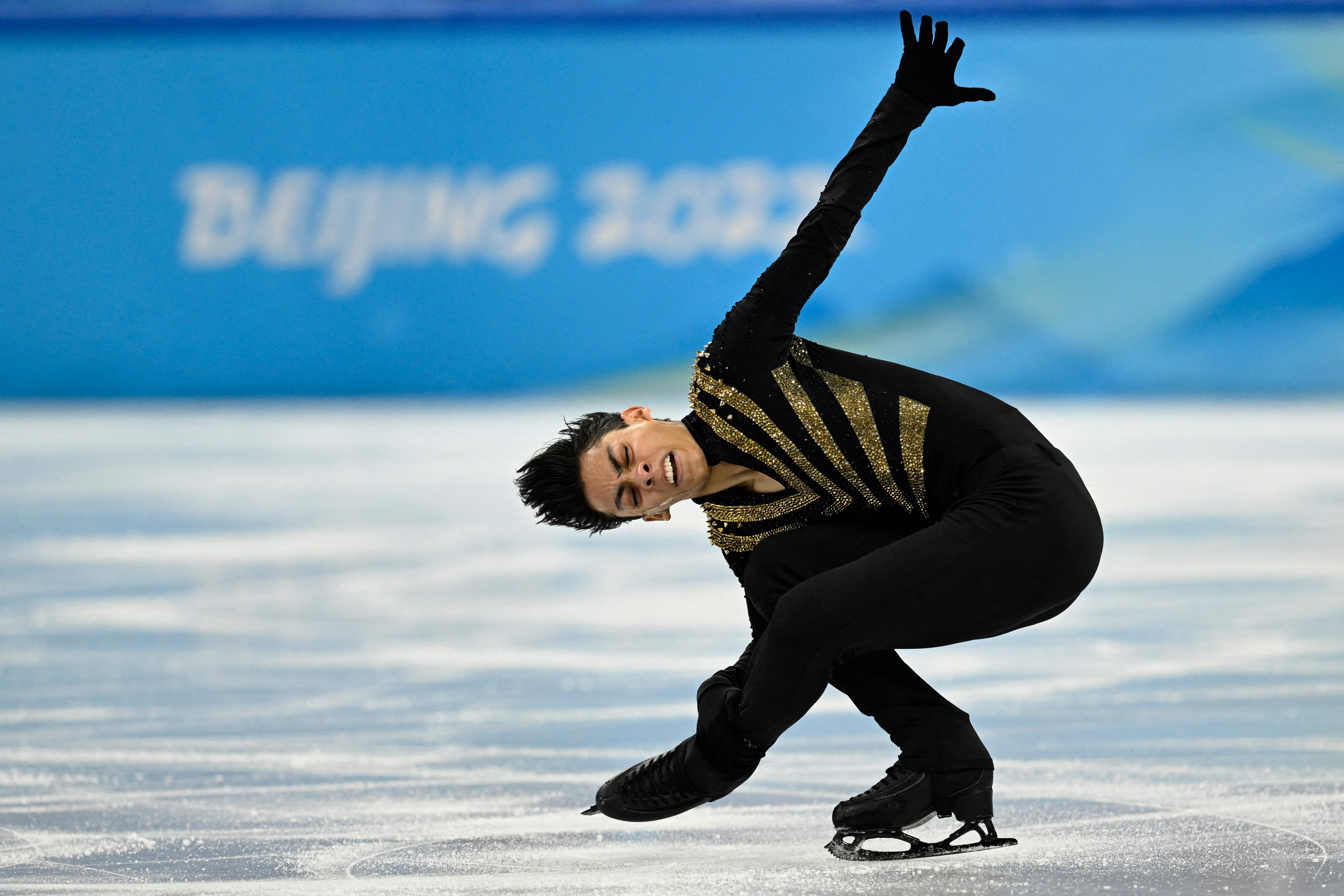 Donovan Carrillo durante el programa corto de patinaje artístico masculino. (Foto Prensa Libre: AFP).