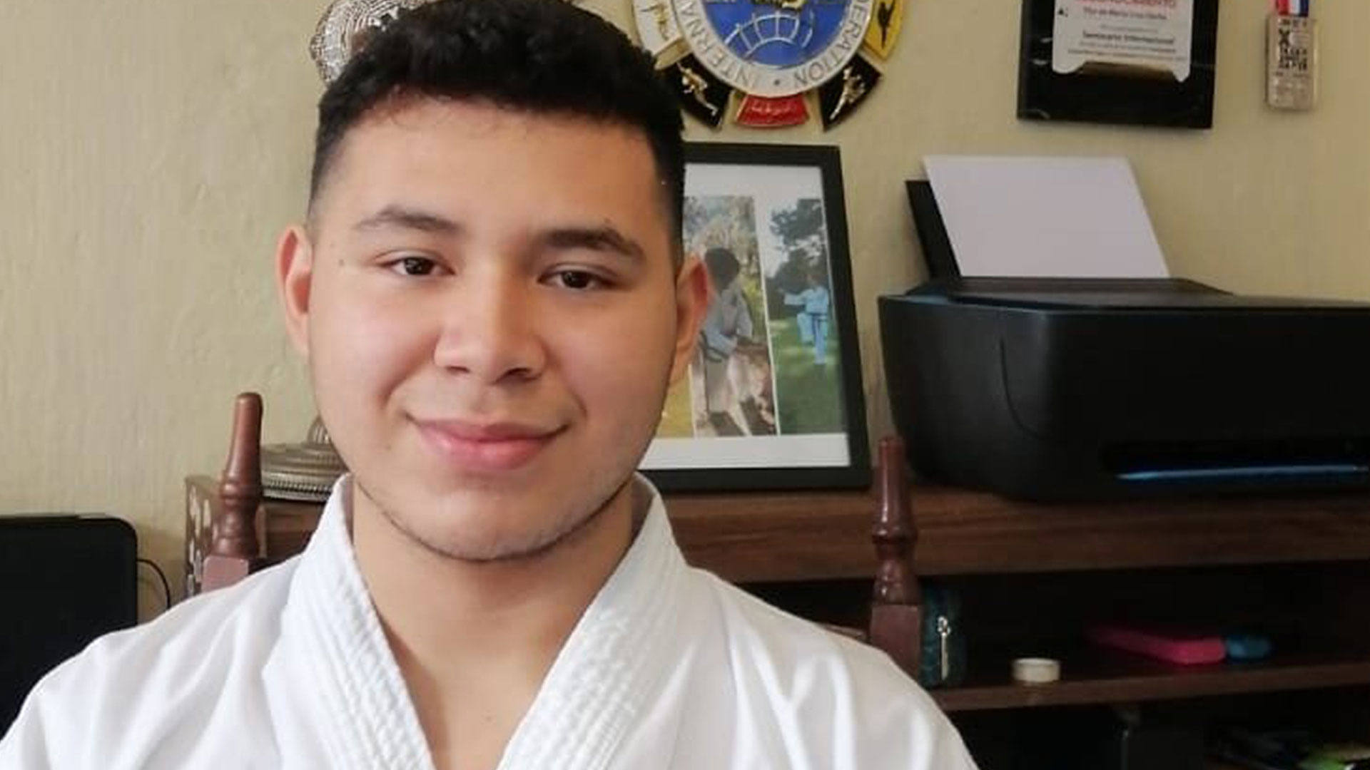 Carlos Eduardo Obregón durante el momento de la premiación virtual que realizó el Concilio Panamericano de Taekwon-Do. (Foto Prensa Libre. Unión Guatemalteca de Taekwondo)