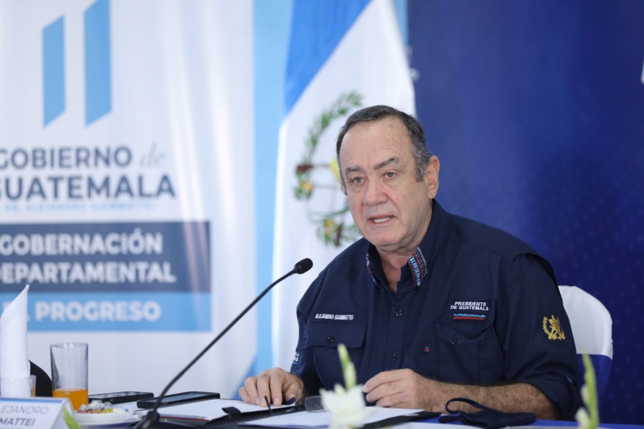 El presidente Alejandro Giammattei durante su gira de trabajo en El Progreso. (Foto Prensa Libre: Presidencia de la República)