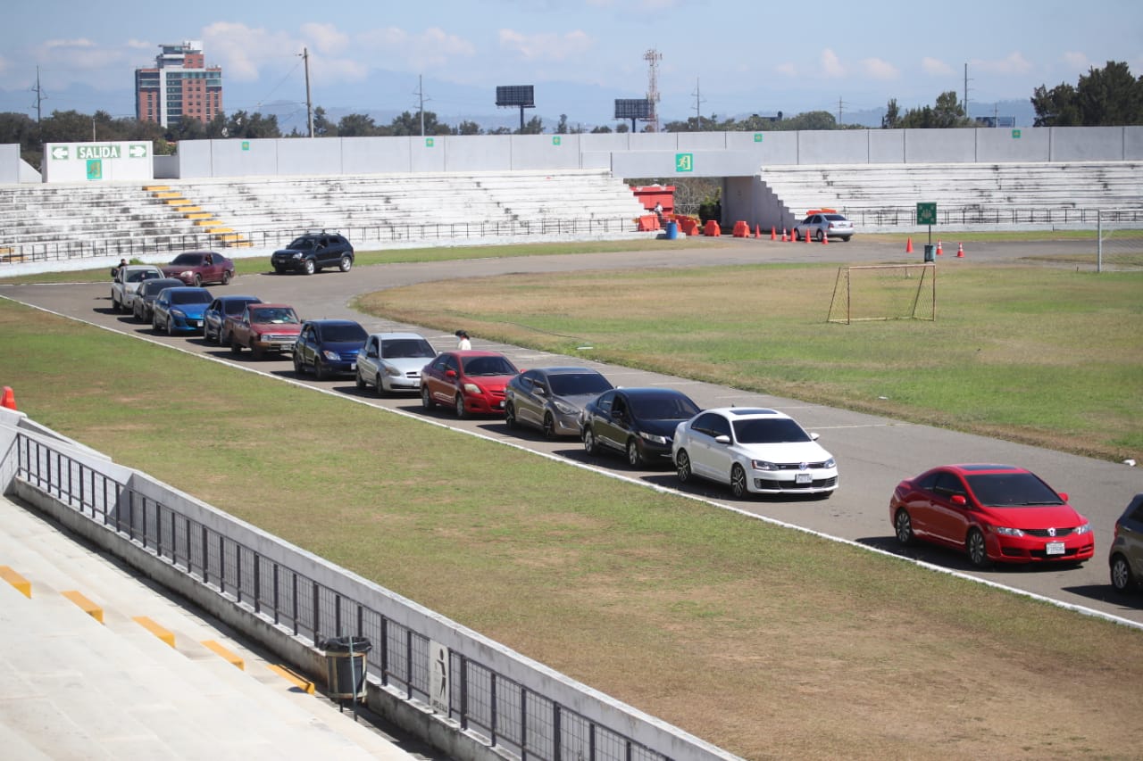 Durante el fin de semana se registro alta demanda en hisopados en la ciudad. [Foto :Prensa Libre Carlos Hernández Ovalle)