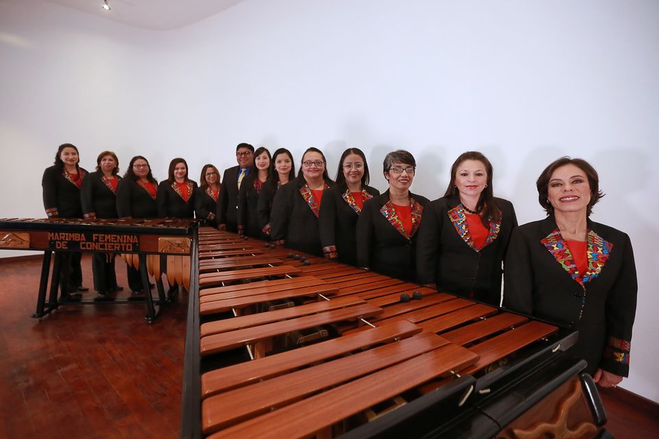 Marimba femenina de concierto. Foto tomada de FB @marimbafemenina de concierto