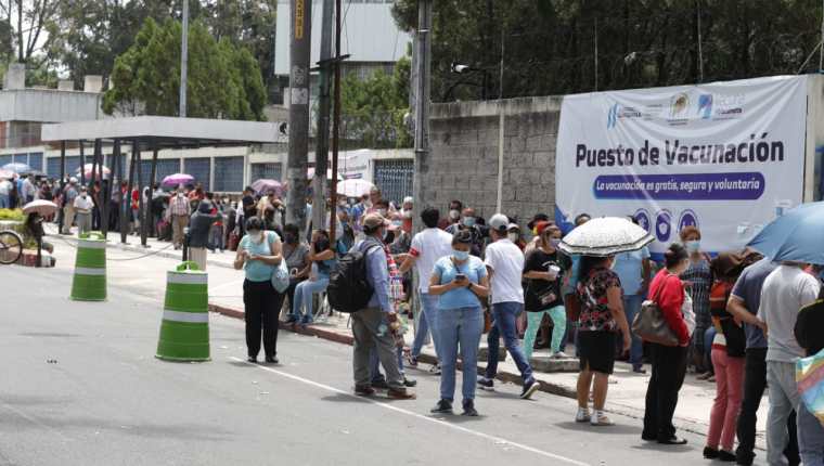 El MSPAS implementará diversas estrategias para intensificar la vacunación en los próximos diez días. (Foto Prensa Libre: Hemeroteca PL)