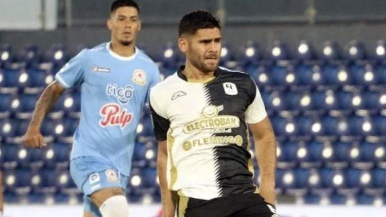 El jugador del Tacuary FBC José Carlos Pinto durante su debut ante el Resistencia en la jornada 1 del campeonato paraguayo. (Foto Prensa Libre: Twitter)