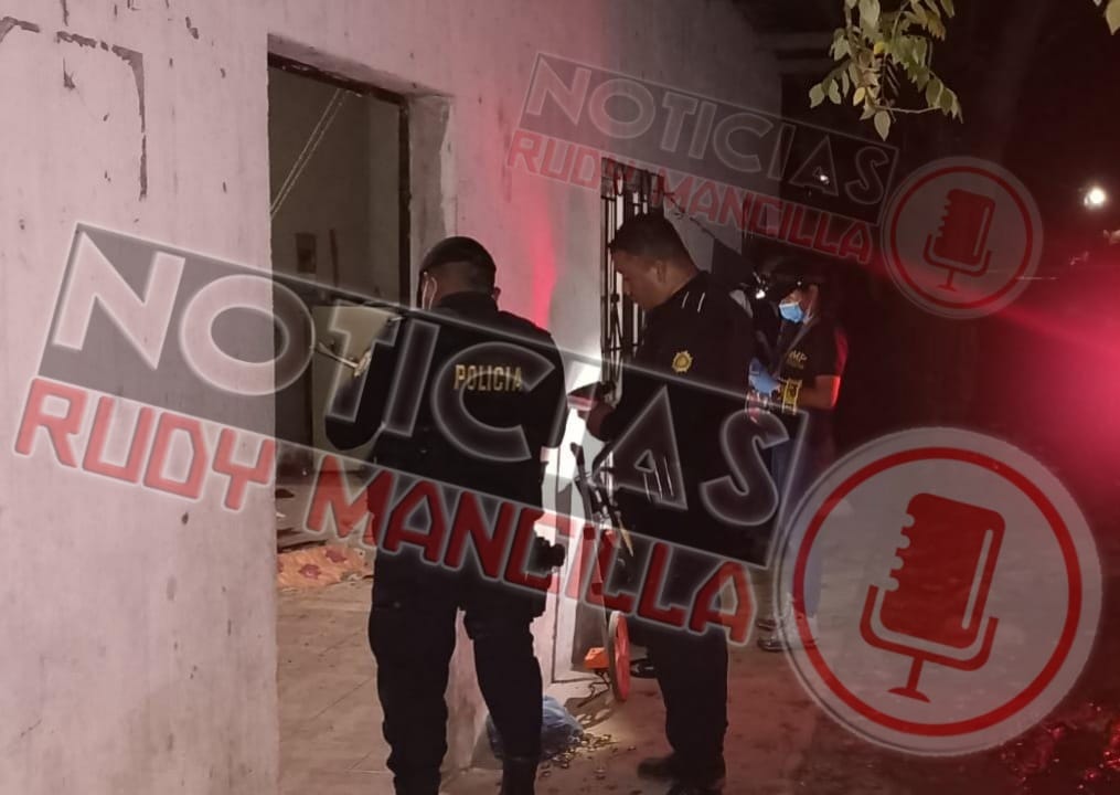 Agentes de la PNC acudieron a la vivienda pero el presunto asesino del bebé ya había escapado. (Fotografía: Noticias Rudy Mancilla). 