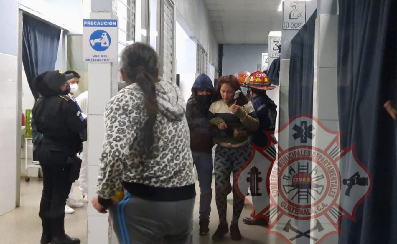 Omar Ruiz, de 58 años y sus hijos, Néstor, 29 y Yulissa, 26, ambos de apellidos Ruiz, fueron atacados a balazos en la aldea Tuichán, Ixchigúan, San Marcos. (Foto Prensa Libre: Bomberos Municipales Departamentales) 