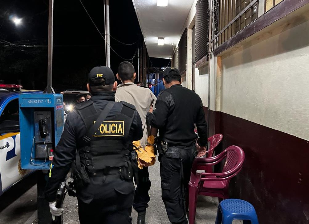 Luis Alejandro Reyes Villegas, de 28 años, guardia de seguridad privada detenido como sospechoso de la muerte de su compañero de trabajo en Palín, Escuintla. (Foto Prensa Libre: PNC)