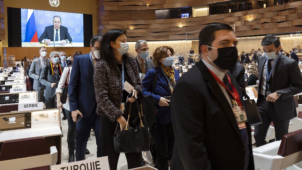 La mayor parte de las delegaciones presentes abandonó la sala durante el discurso pregrabado de Lavrov. EPA