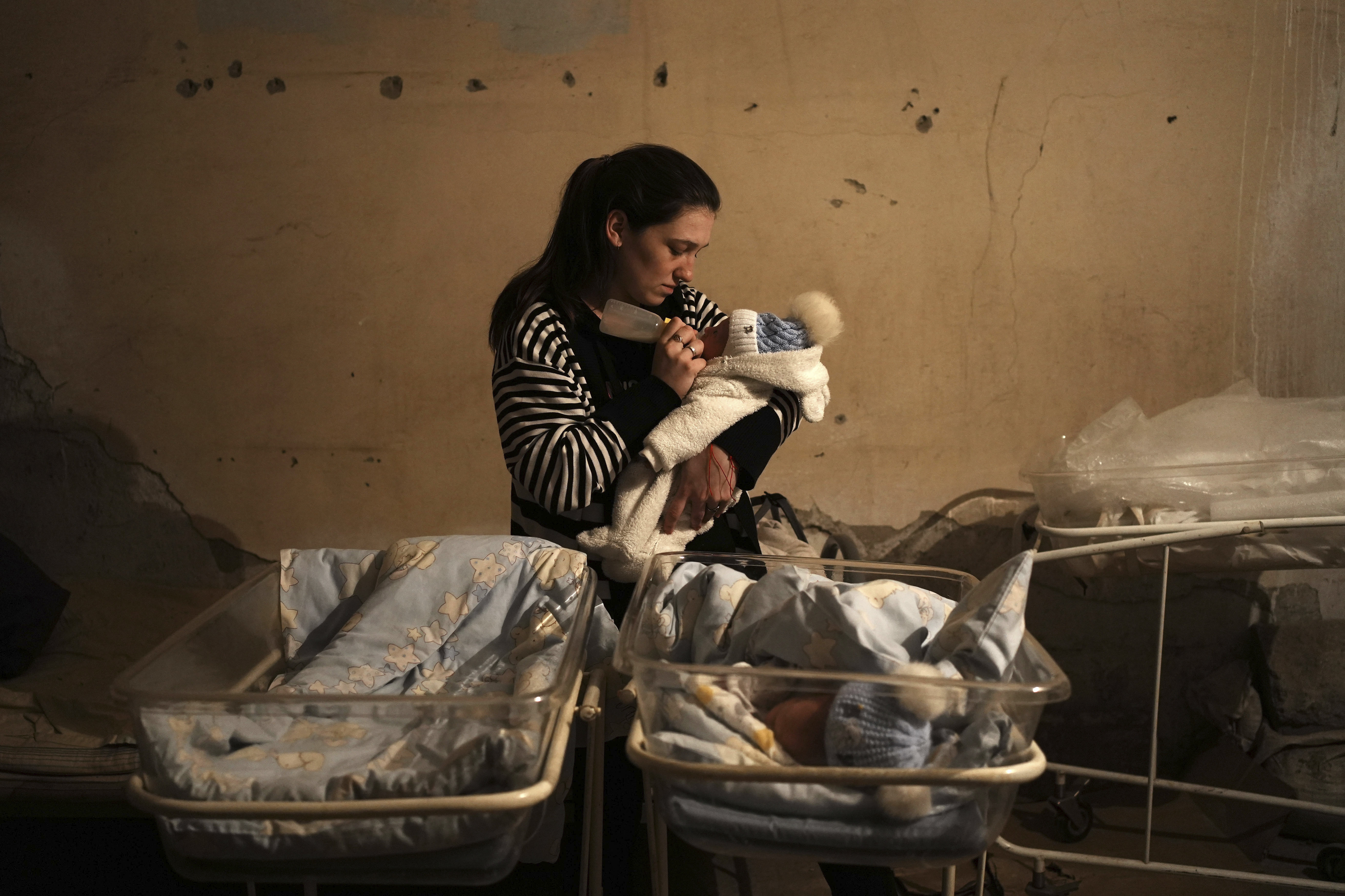 Más de cien niños han muerto durante la guerra, según autoridades ucranianas. (Foto Prensa Libre: Efe)