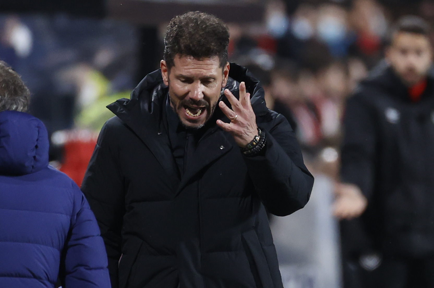 El entrenador del Átletico de Madrid, Diego Simeone, durante el partido de Liga en Primera División ante el Rayo Vallecano. (Foto Prensa Libre: EFE)