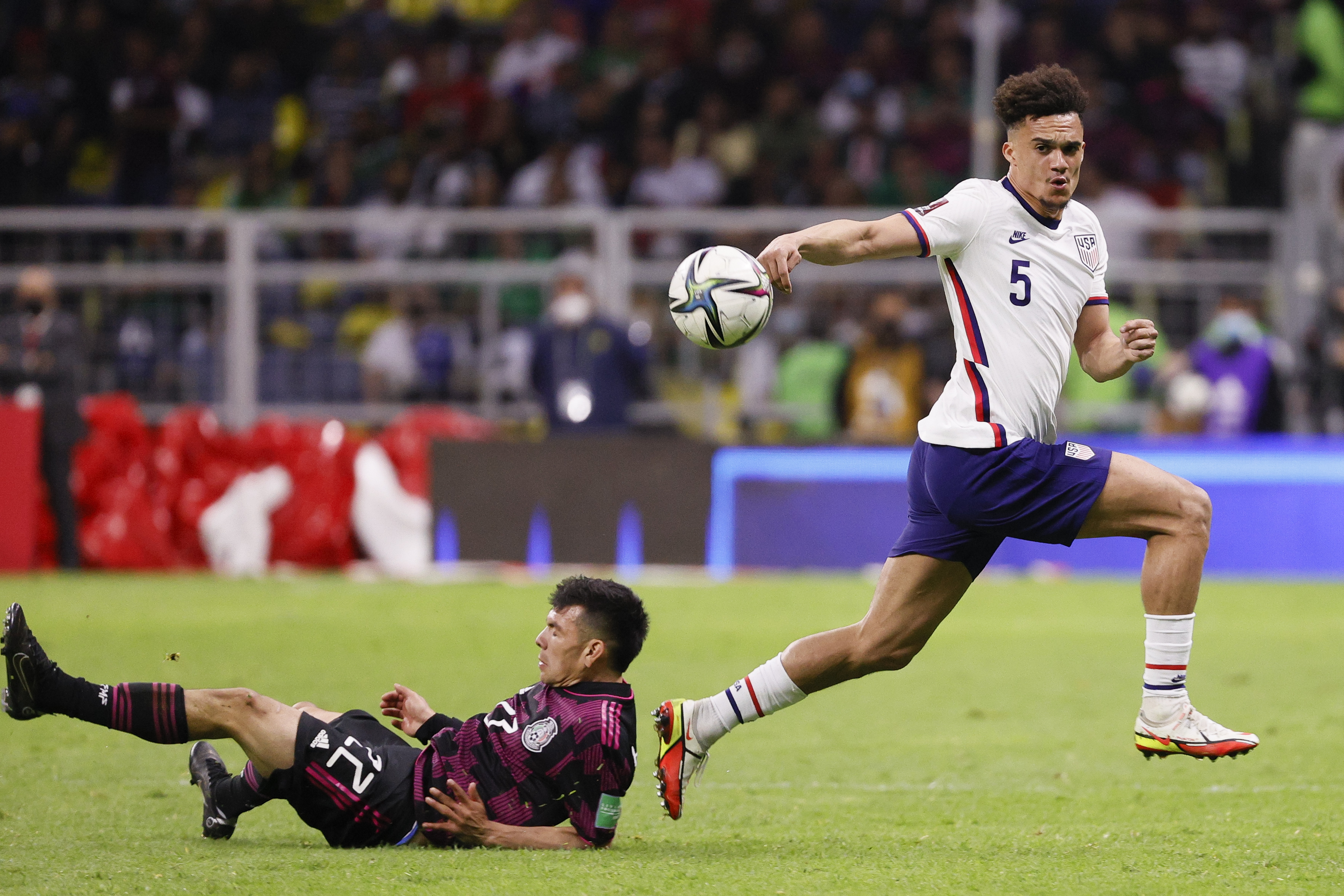 Las selecciones de México y Estados Unidos están clasificadas a la Copa del Mundo de Qatar 2022, además de Canadá por la Concacaf. (Foto EFE).