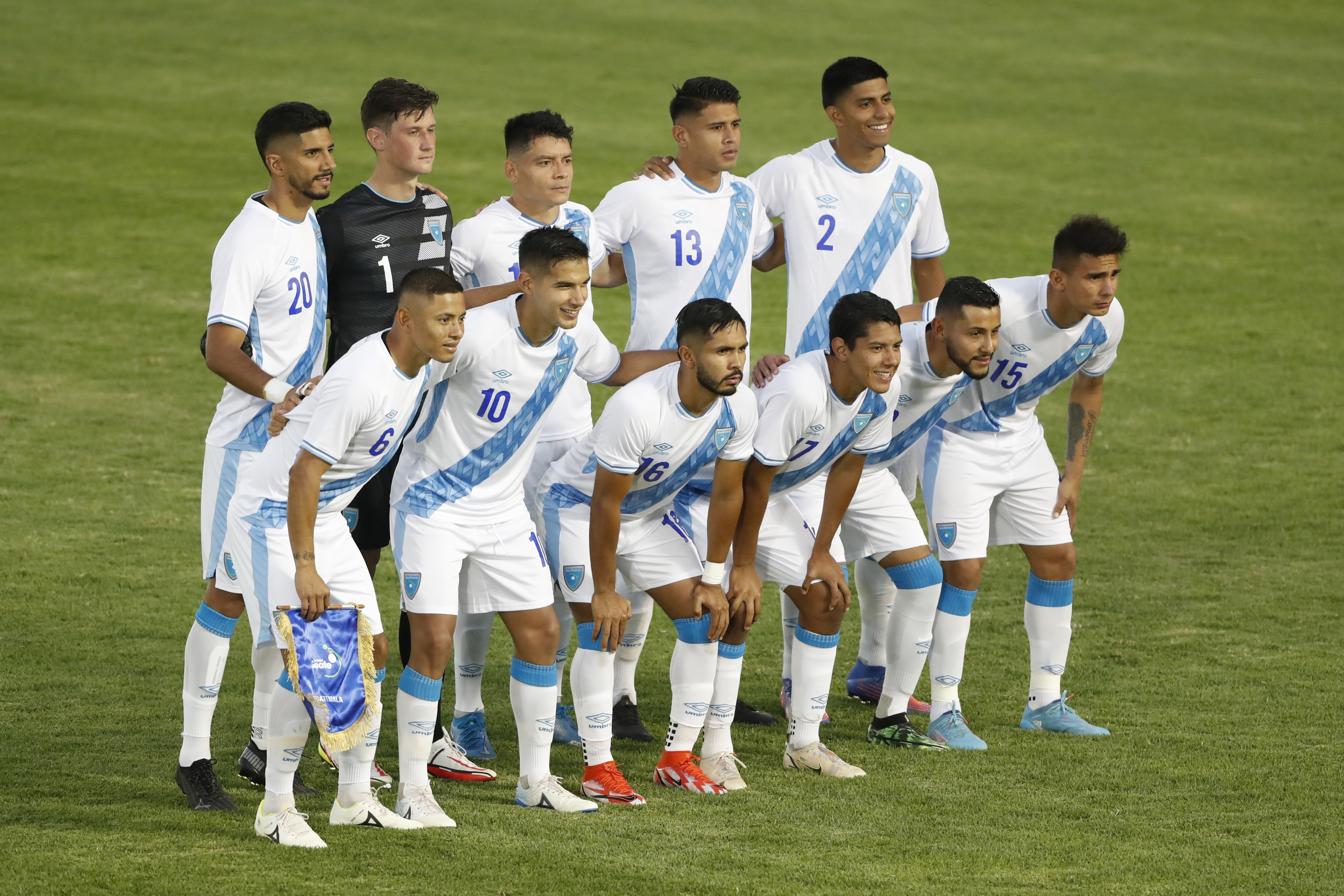 La Selección de Guatemala se ha enfrentado 48 veces ante El Salvador. (Foto Prensa Libre: EFE).