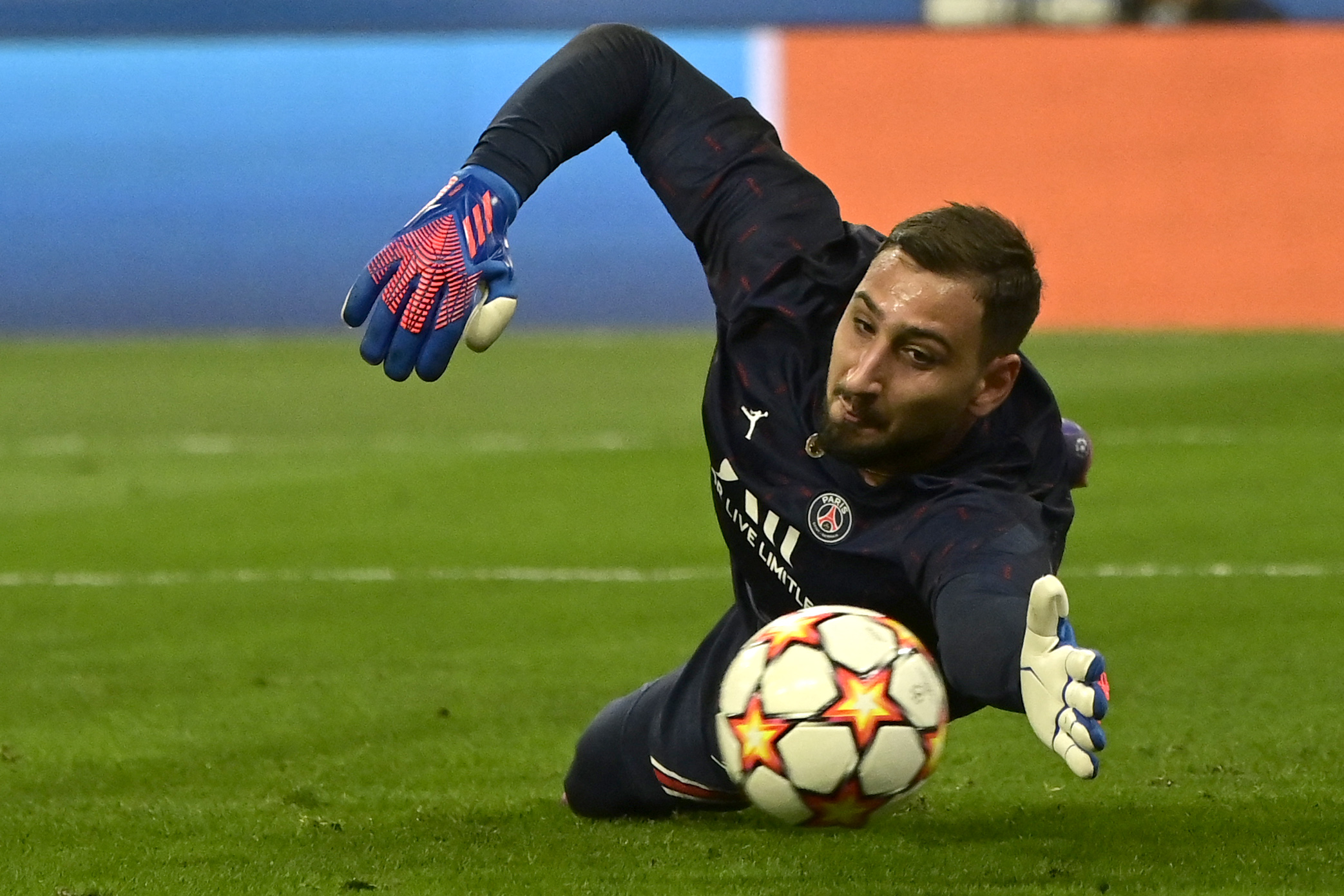 El portero italiano del PSG Gianluigi Donnarumma rompió el silencio en su cuenta de Instagram este viernes 11 de marzo. Foto Prensa Libre: AFP.