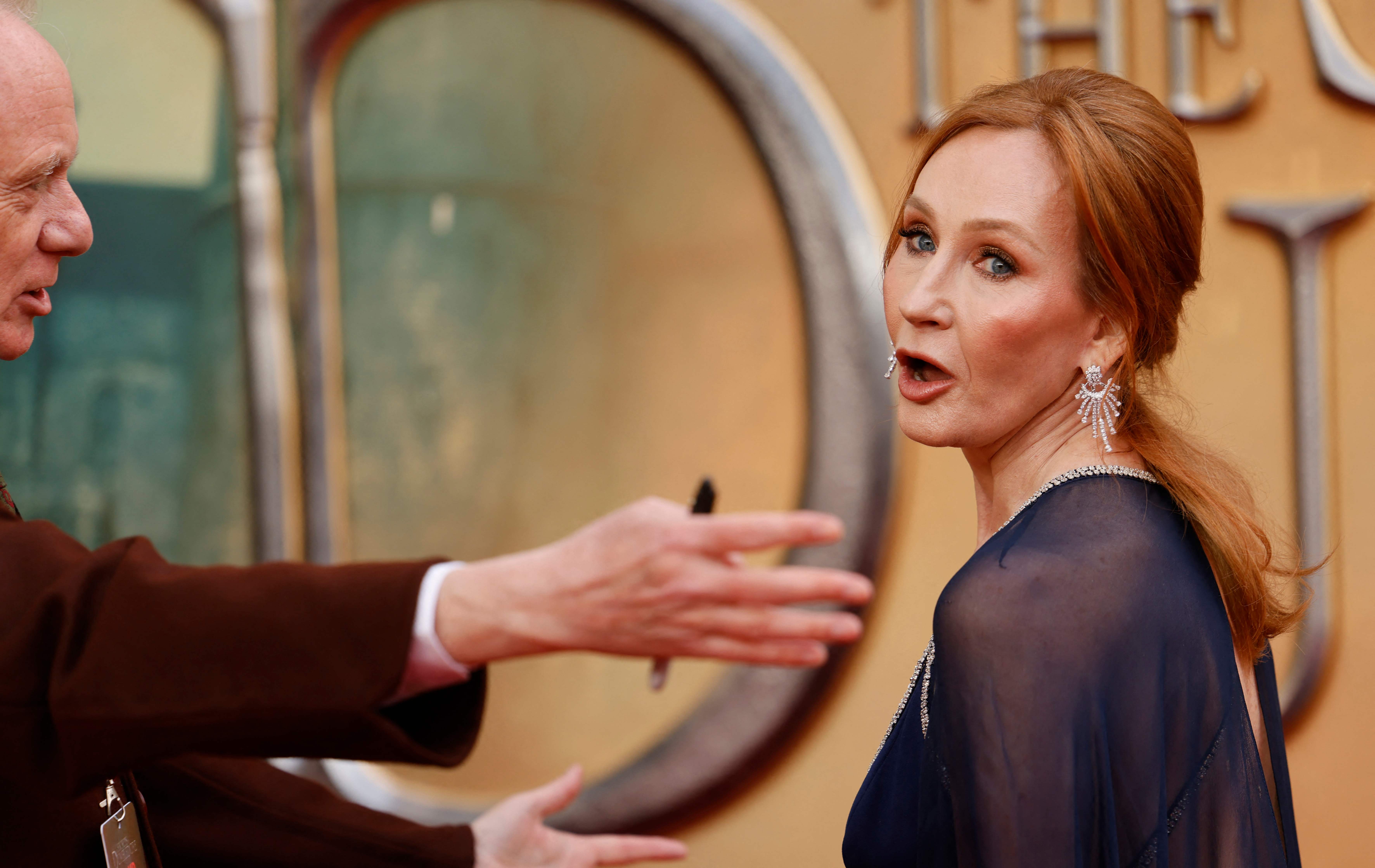  J.K Rowling  recibe amenazas en Twitter por apoyo a Salman Rushdie.  (Foto Prensa Libre: Tolga Akmen / AFP)