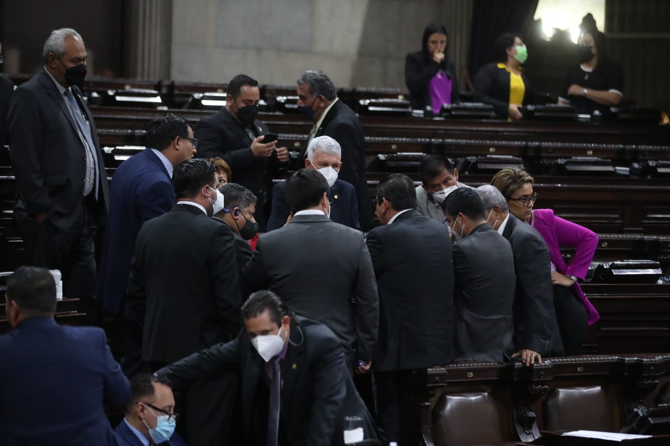La jornada estuvo llena de discusiones en el Congreso. (Foto Prensa Libre: Juan Diego González)