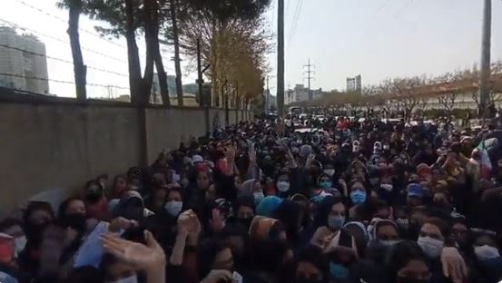 A las aficionadas se les negó la entrada al partido Irán vs Líbano en el estadio Imam Reza en Mashad. Foto redes sociales. 