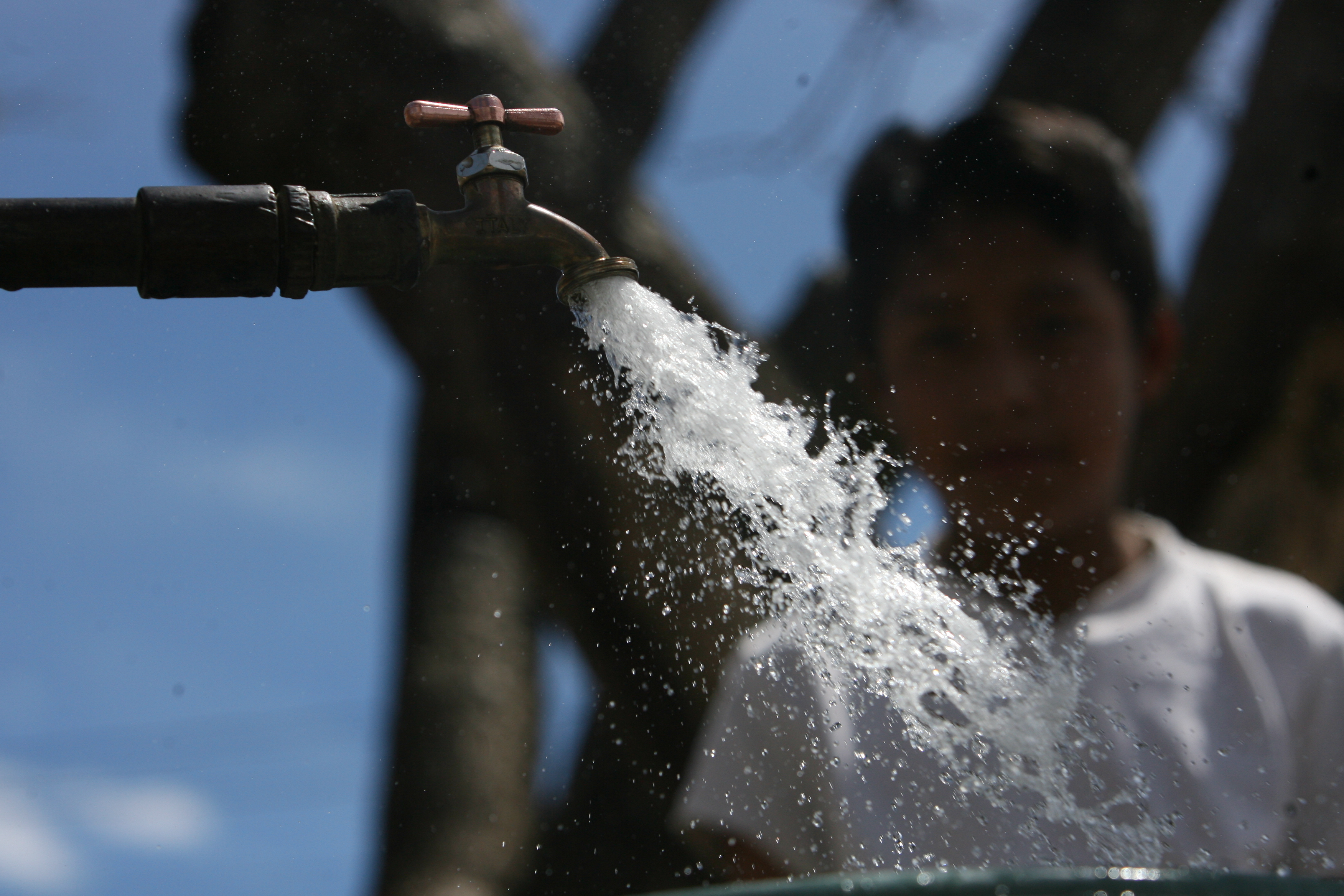 La falta de agua sigue siendo un problema que afecta a miles de guatemaltecos.
(Foto Prensa Libre: Hemeroteca)