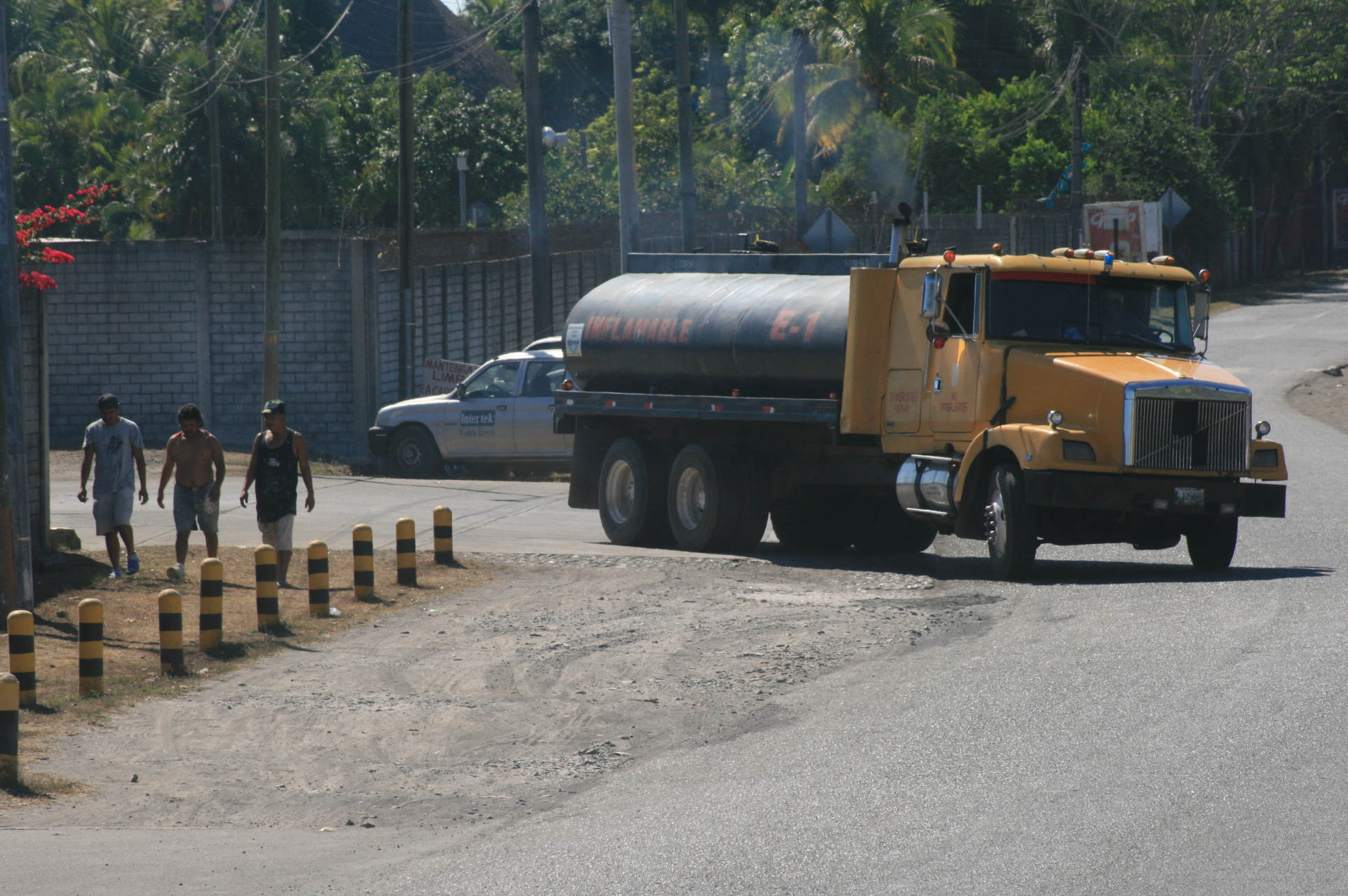 Medio de transporte de combustible en Guatemala