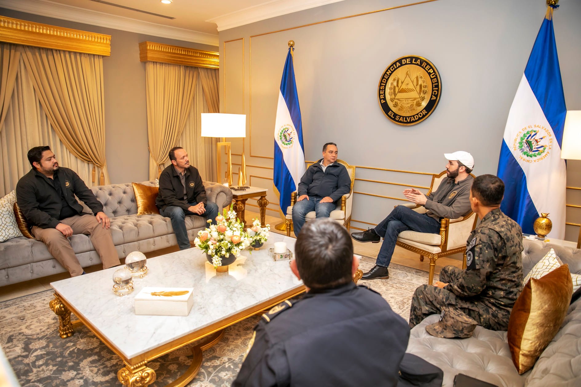 El presidente Nayib Bukele, durante la reunió con funcionarios de seguridad. (Foto: Presidencia de El Salvador)