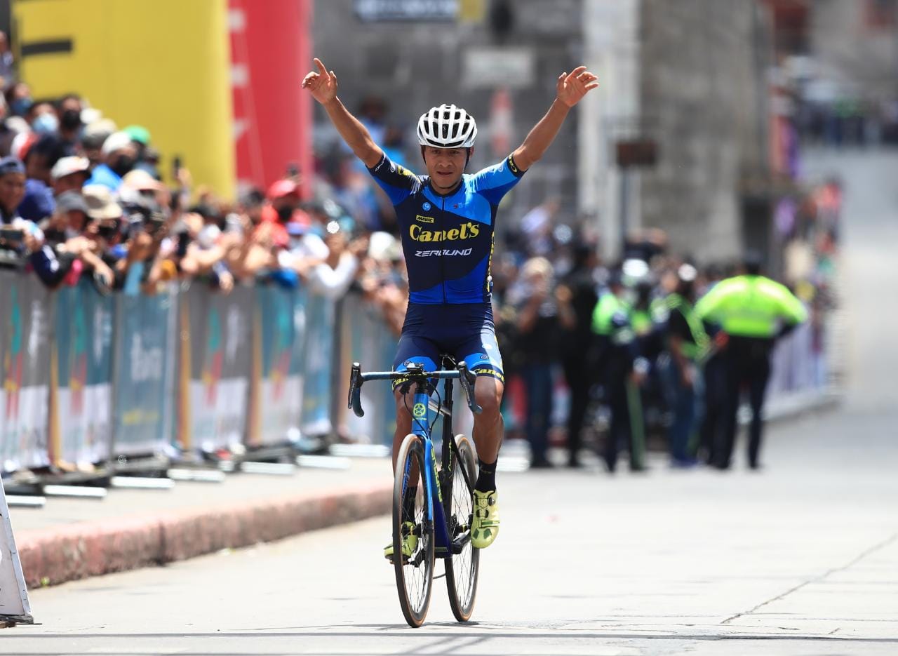 Efren Santos se consagró en la montaña y eso le sirvió para ganar la etapa. (Foto: Carlos Hernández Prensa Libre).