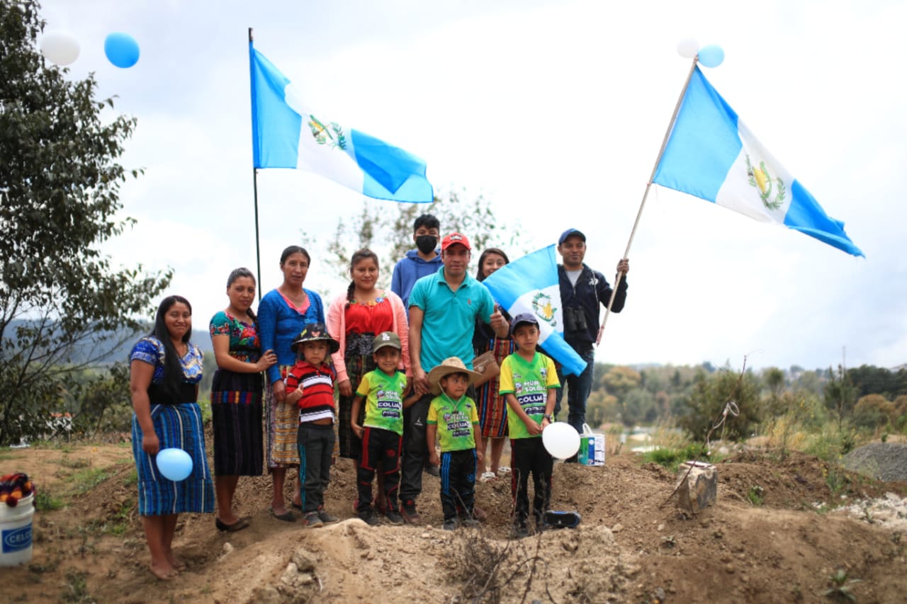 La vuelta es de la gente, la disfrutan al máximo. (Foto: Carlos Hernández Prensa Libre).