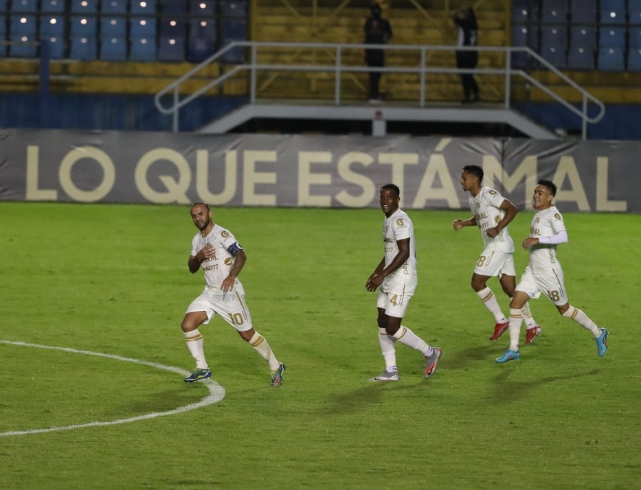 José Manuel Contreras celebra el cuarto gol de Comunicaciones ante el New York City. El 15 de marzo jugaron el partido de vuelta en el estadio Doroteo Guamuch Flores. Foto Prensa Libre: Juan Diego González. 