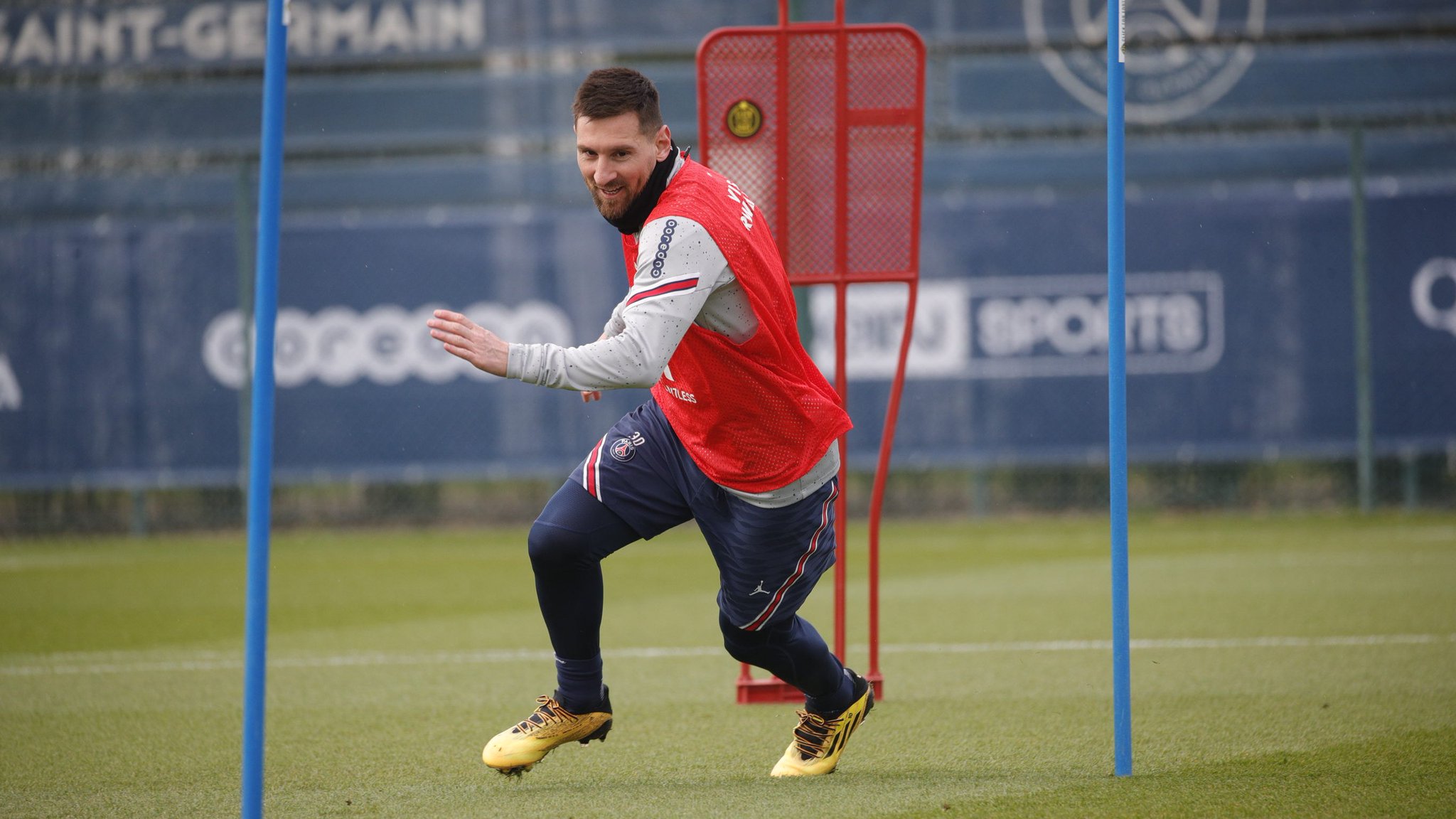 Lionel Messi, durante una de las prácticas del PSG. (Foto Prensa Libre: Twitter @PSG_espanol)