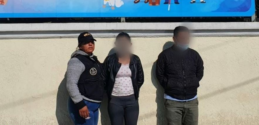 Cirilo Emanuel Velásquez Loayes y Vilma Cecilia Pérez Gomez, padrastro y madre, respectivamente, de un niño de 7 años al que agredían físicamente con un cable. (Foto Prensa Libre: MP)