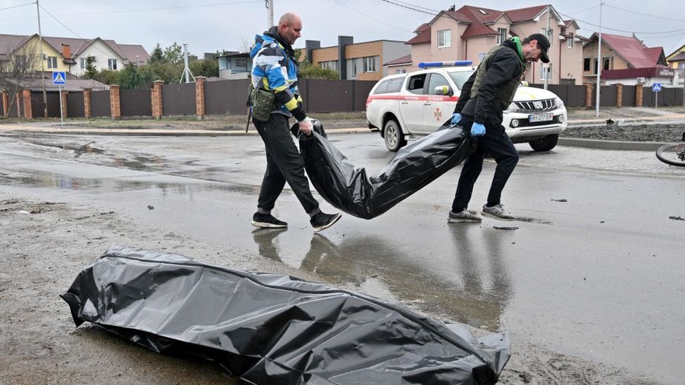 Cuerpos encontrados en Bucha. (GETTY IMAGES)