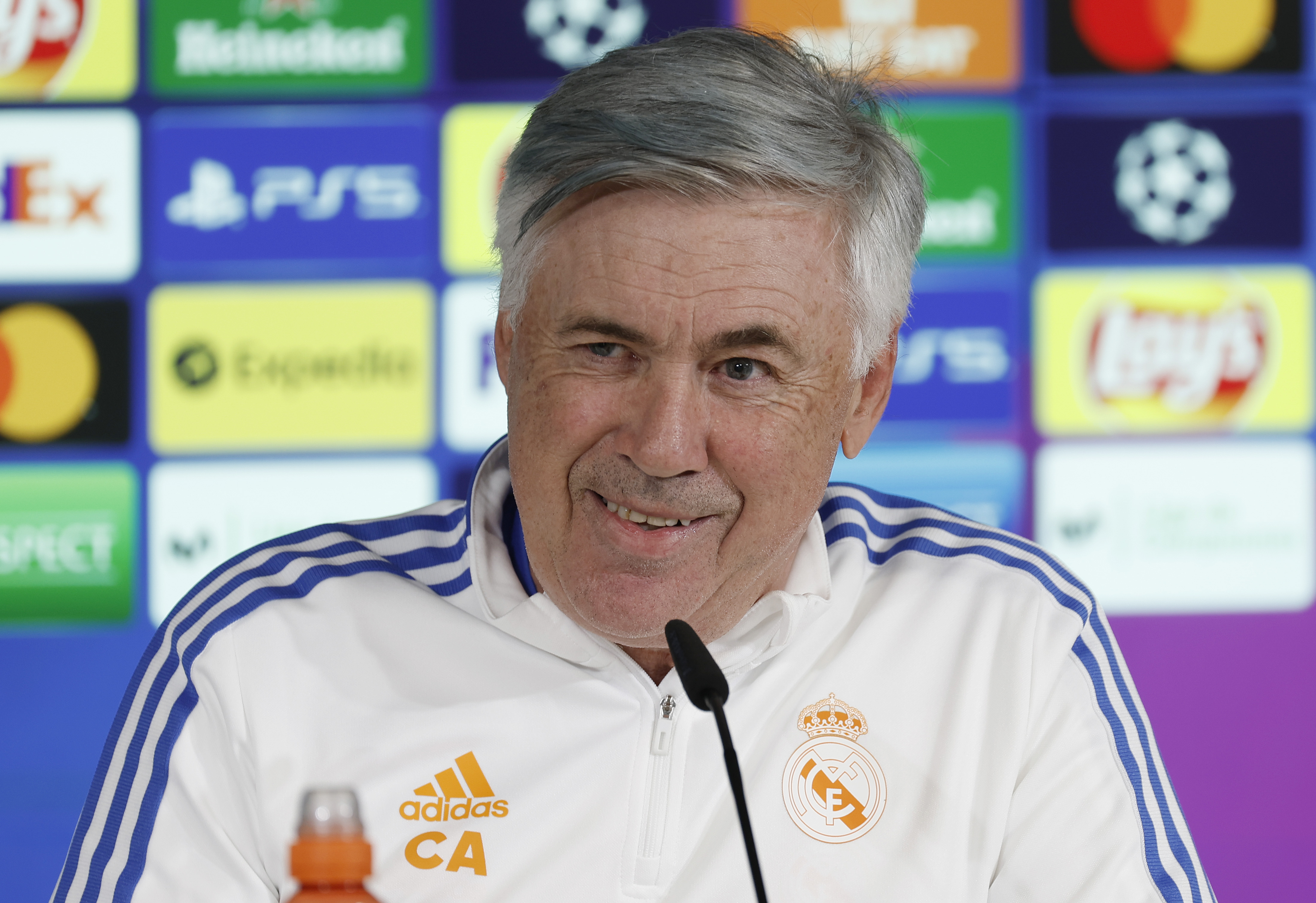 El entrenador del Real Madrid, Carlo Ancelotti, contestó a una declaración del técnico del FC Barcelona.  Foto Prensa Libre (EFE)