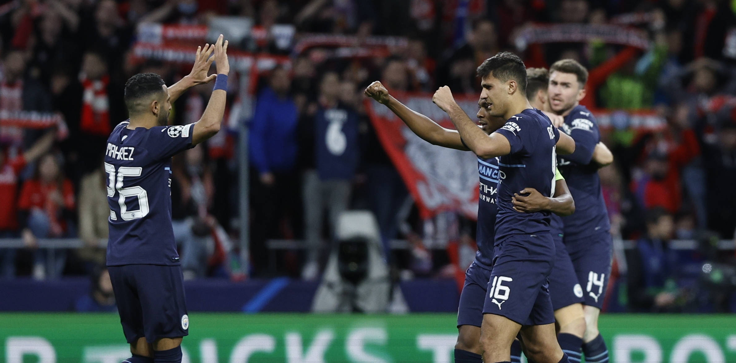 Los jugadores del Manchester City celebran el pase del equipo inglés a las semifinales. (Foto Prensa Libre: EFE)