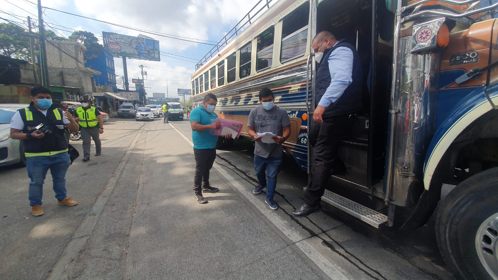 Operativo en el km 19 de la ruta Interamericana con el objetivo de prevenir accidentes de tránsito. (Foto Prensa Libre: Érick Ávila) 