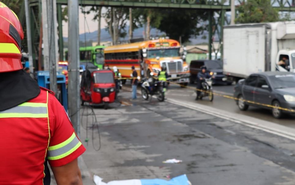 Lugar donde se registró un ataque armado en la zona 6 de la capital. (Foto Prensa Libre: Bomberos Municipales) 