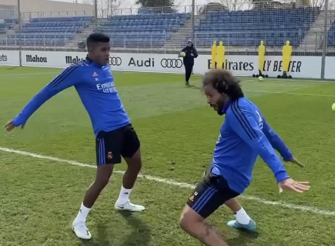 Marcelo y Rodrigo festejaron al estilo de Cristiano Ronaldo. (Foto: Twitter)