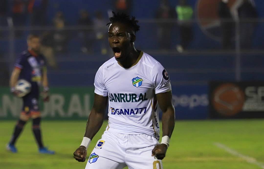 Rubilio Castillo se estrenó como goleador con los cremas. (Foto: Club Comunicaciones)