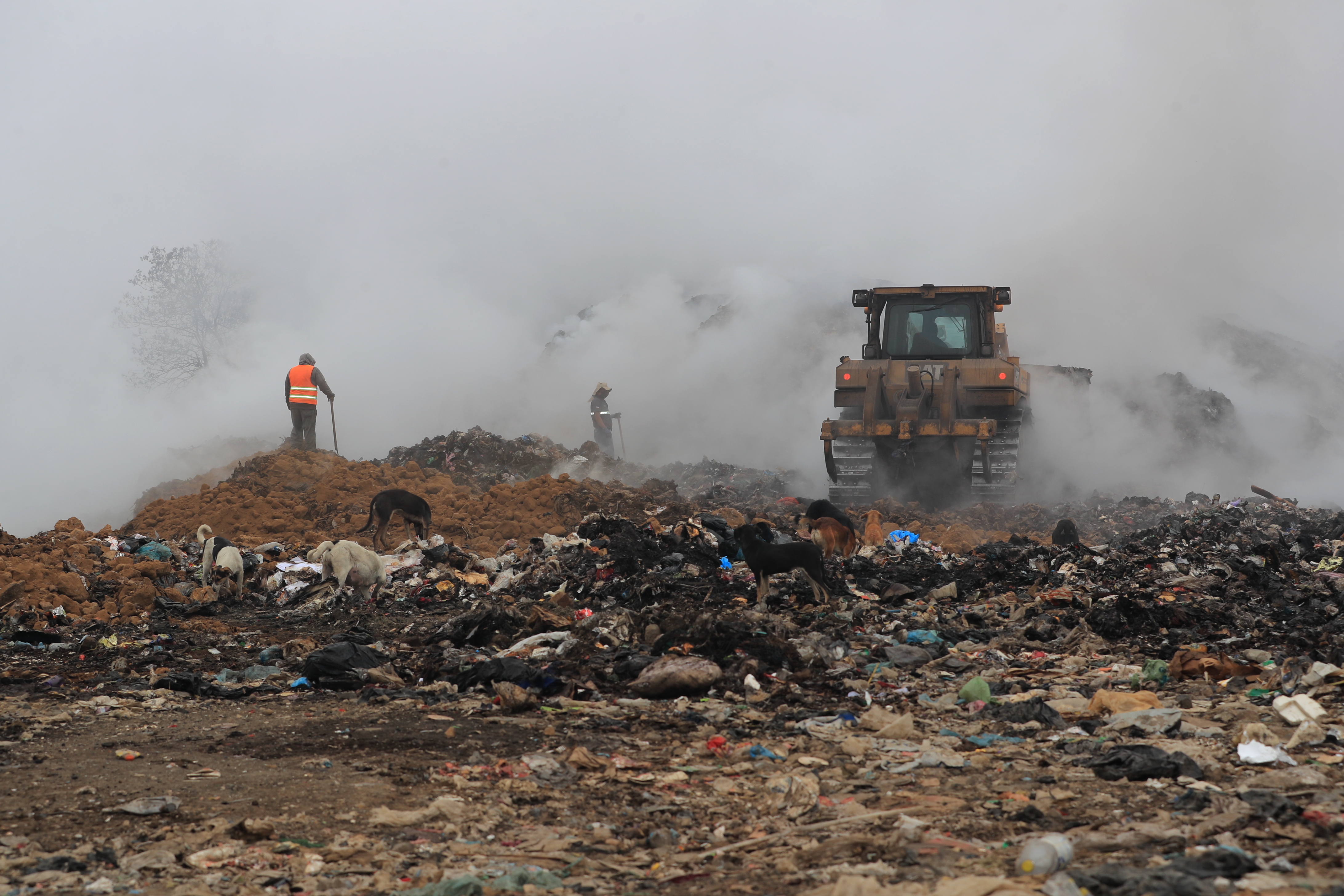 En Quetzaltenango el problema de la basura ha ido en incremento, al punto que se ha convertido en un desastre ambiental. (Foto Prensa Libre: Elmer Vargas)