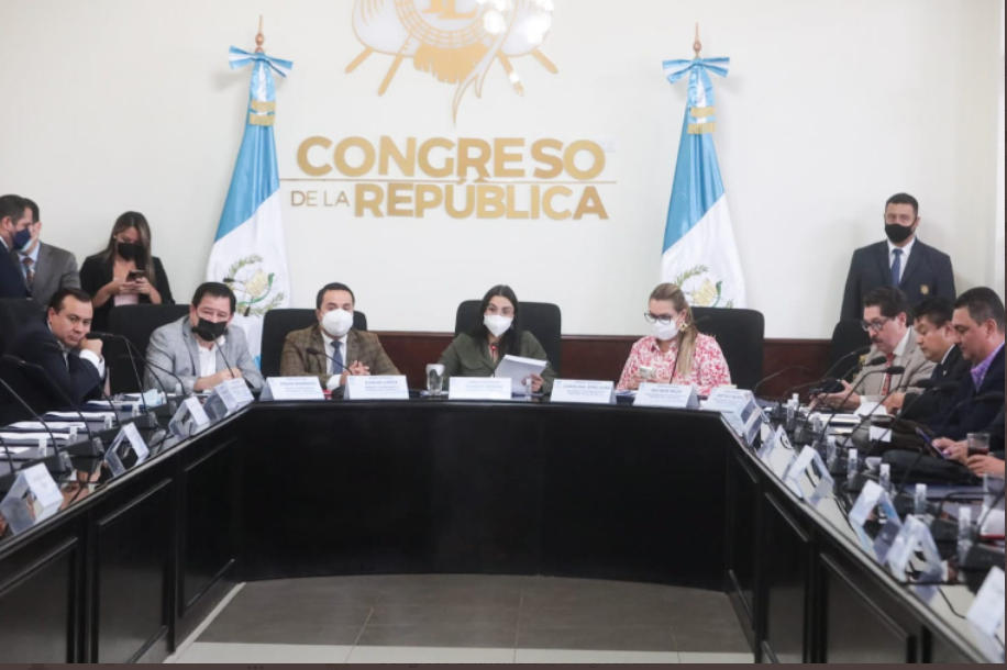 Diputados en la instanciada Jefes de Bloque de este lunes 18 de abril después de dos semanas sin agendas plenarias. Fotografía: Congreso de la República. 