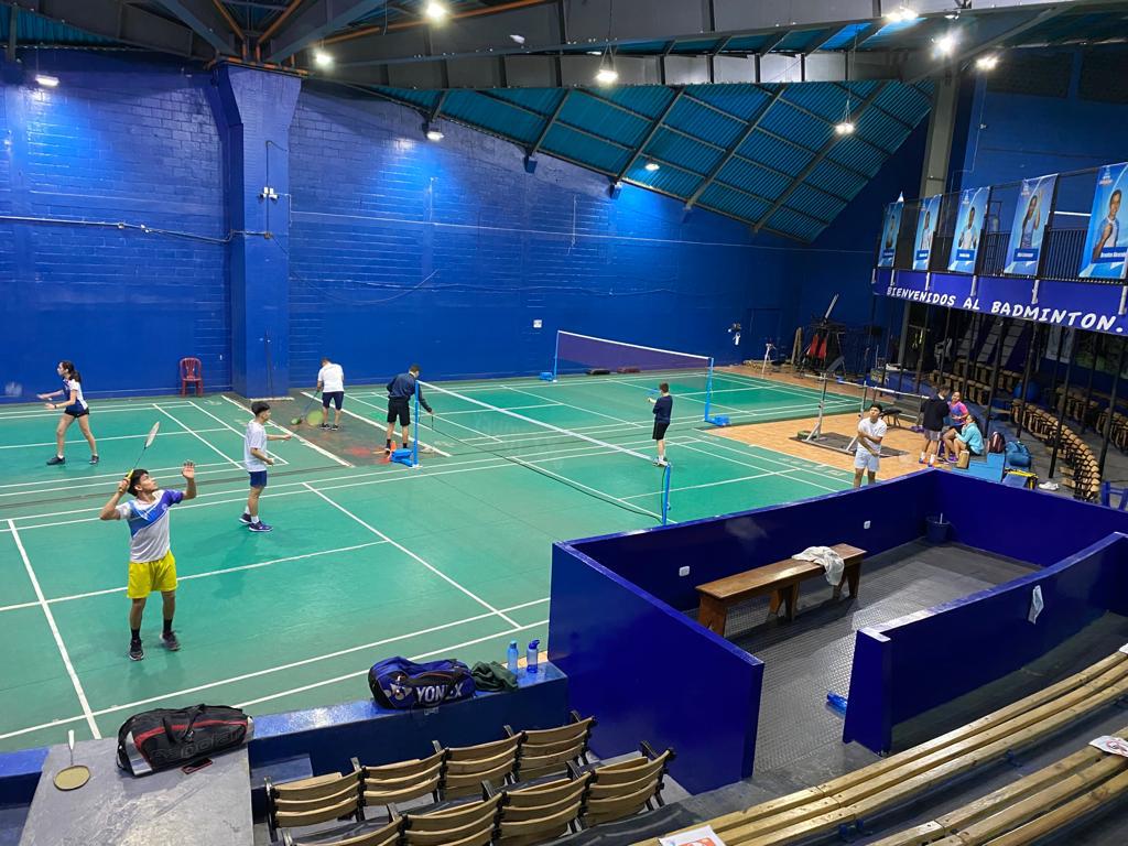 El coliseo deportivo de bádminton sigue a disposición para la preparación de los atletas.