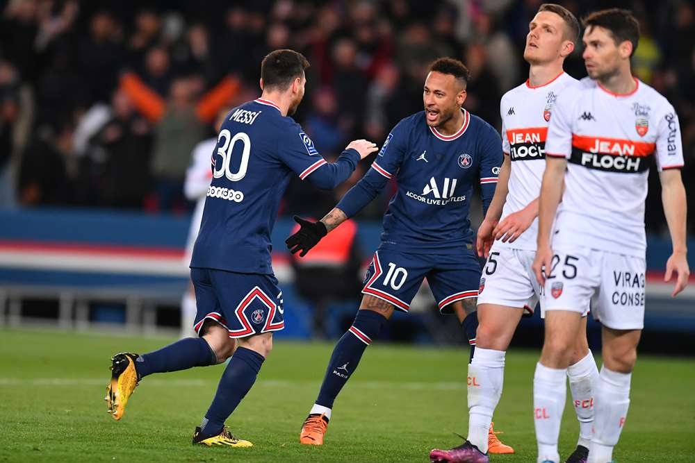 Neymar marcó un doblete en la goleada del PSG.