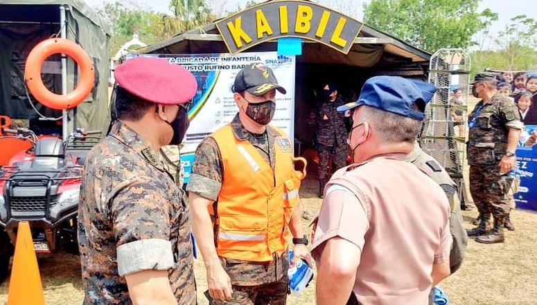 Campamento de Sinaprese instalado en Champerico, Retalhuelu. (Foto Prensa Libre: Ejército de Guatemala)