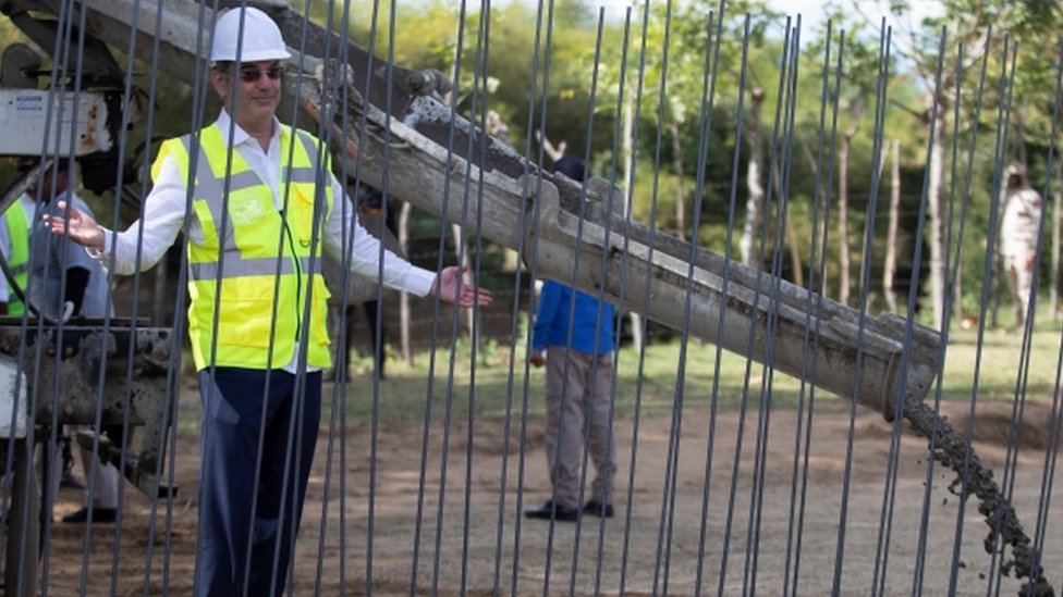 Luis Abinader en la inauguración de las obras del muro entre Dominicana y Haití.