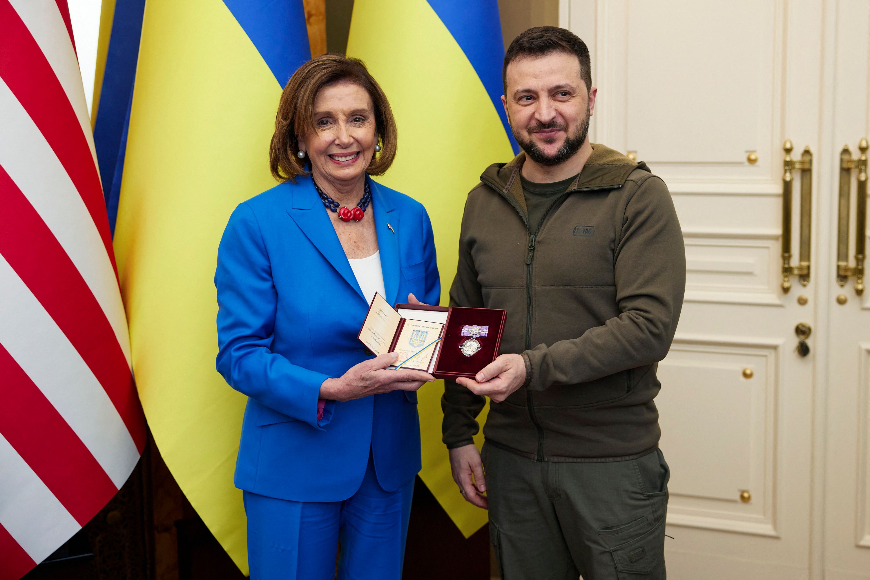 Pelosi viajó sorpresivamente a Kiev y aseguró que EE. UU. se mantendrá con Ucrania hasta que la lucha termine. Foto Prensa Libre: AFP