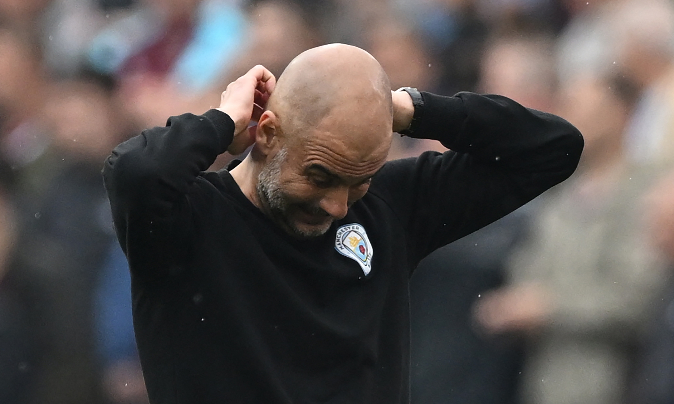 Guardiola reacciona al penal fallado de su equipo. Foto Prensa Prensa Libre (AFP)